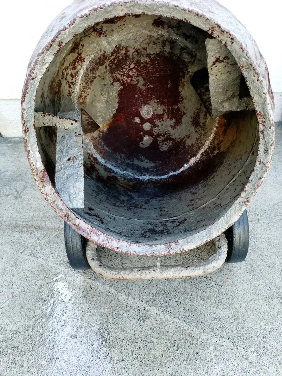 Cement mixer - Image 1