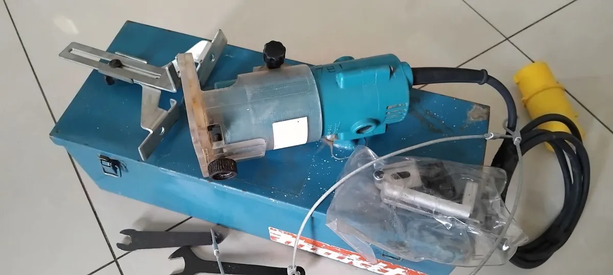 Makita 3703 Laminate Trimmer 110v - Image 3