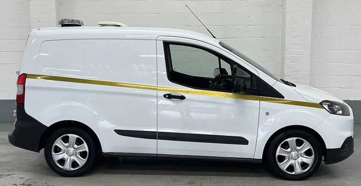 2023 Ford Transit Courier Small Panel Van - Image 3