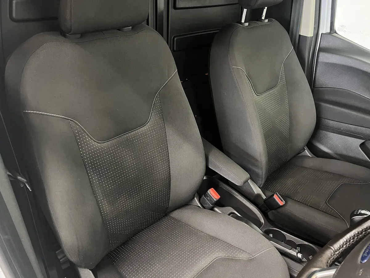 2023 Ford Transit Courier Small Panel Van - Image 4