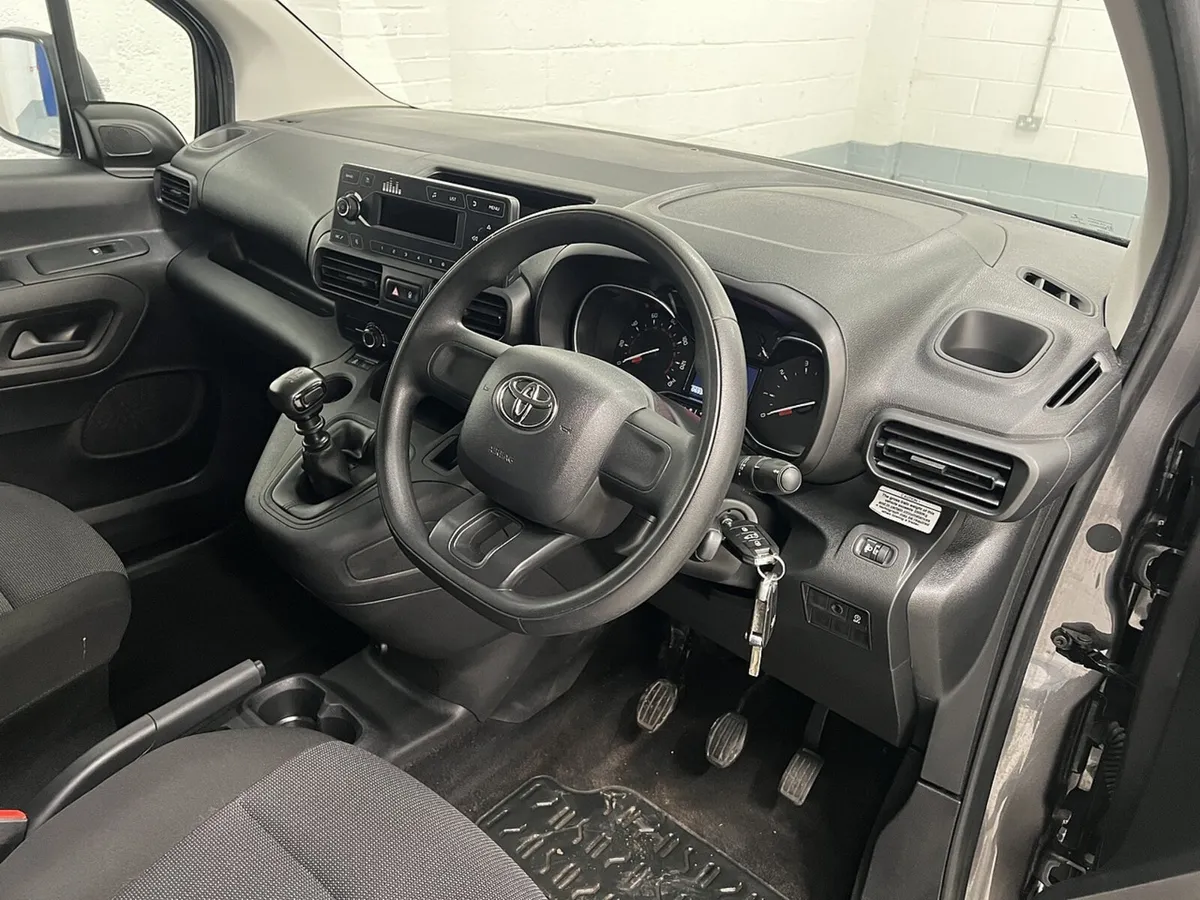 2022 Toyota ProAce City Small Panel Van - Image 3