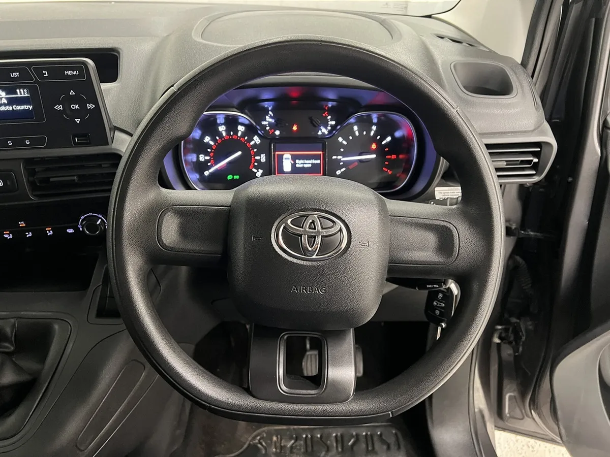 2022 Toyota ProAce City Small Panel Van - Image 4