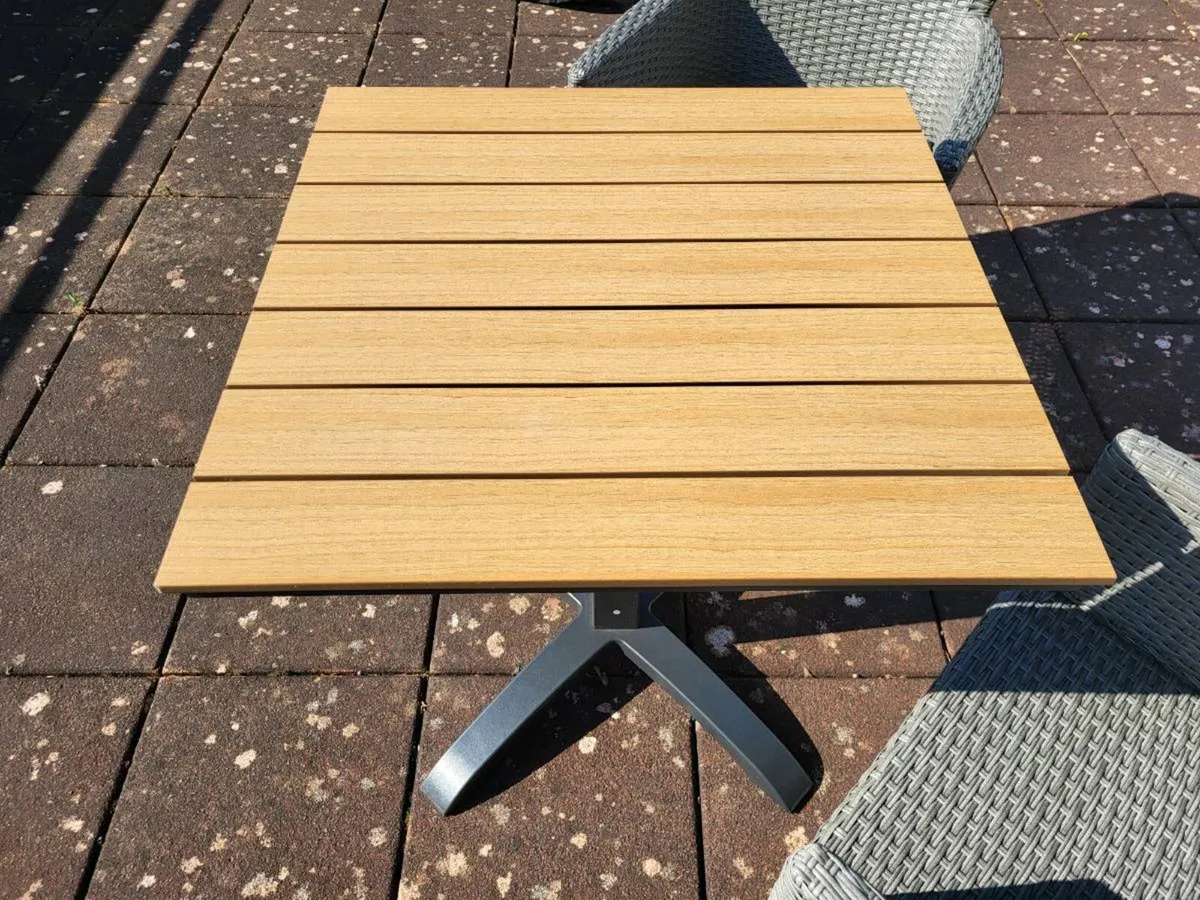 Beautiful Garden Table and 2 garden seats - Image 2