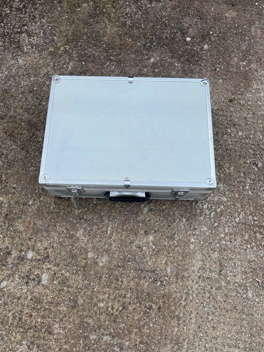 Metal storage case - Image 1