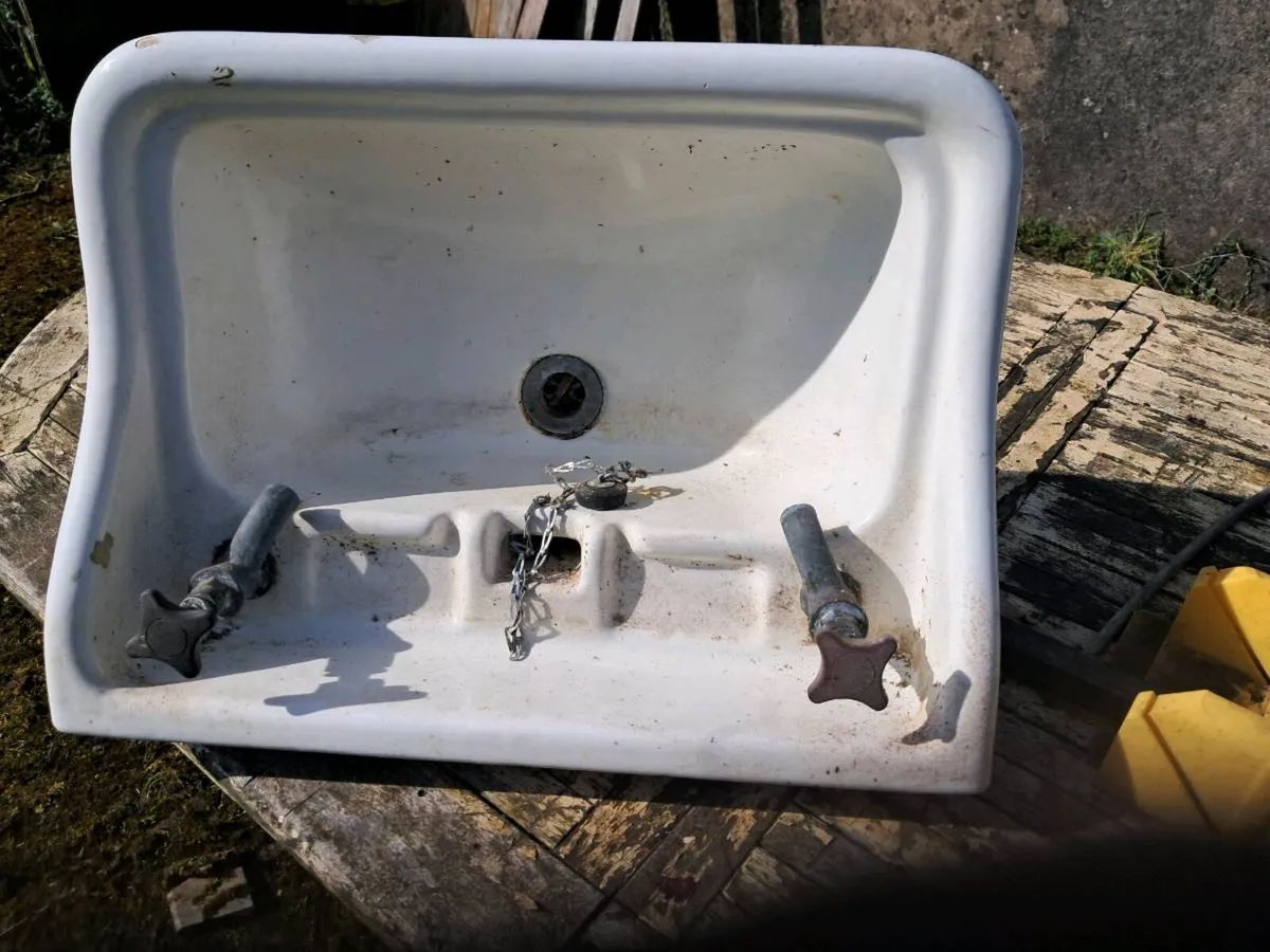 Old sink brass taps - Image 1