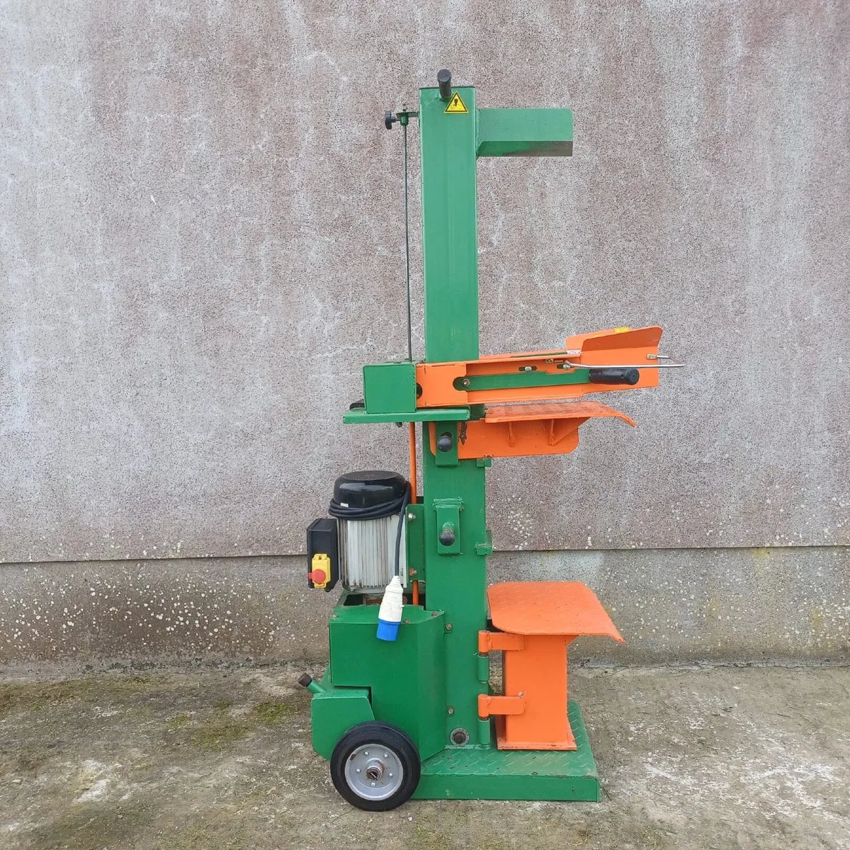Electric Log Splitter - Image 1