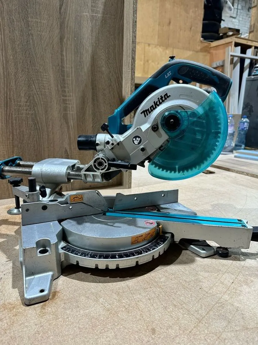 Makita 18v 300mm Mitre saw - Image 3
