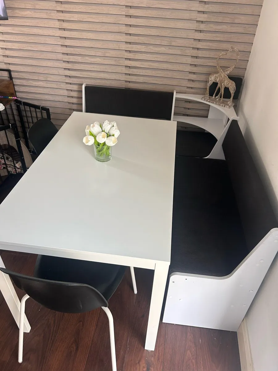 Corner dining - Image 1