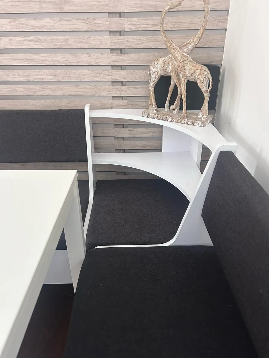 Corner dining - Image 2