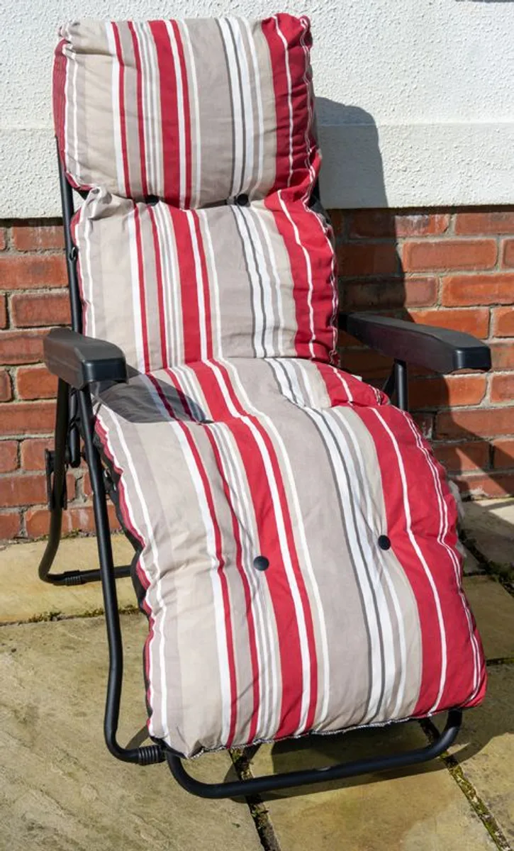 Sun Lounger - as new condition - Image 1