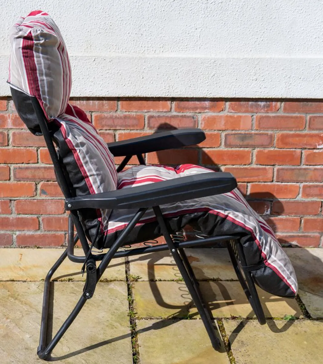 Sun Lounger - as new condition - Image 4