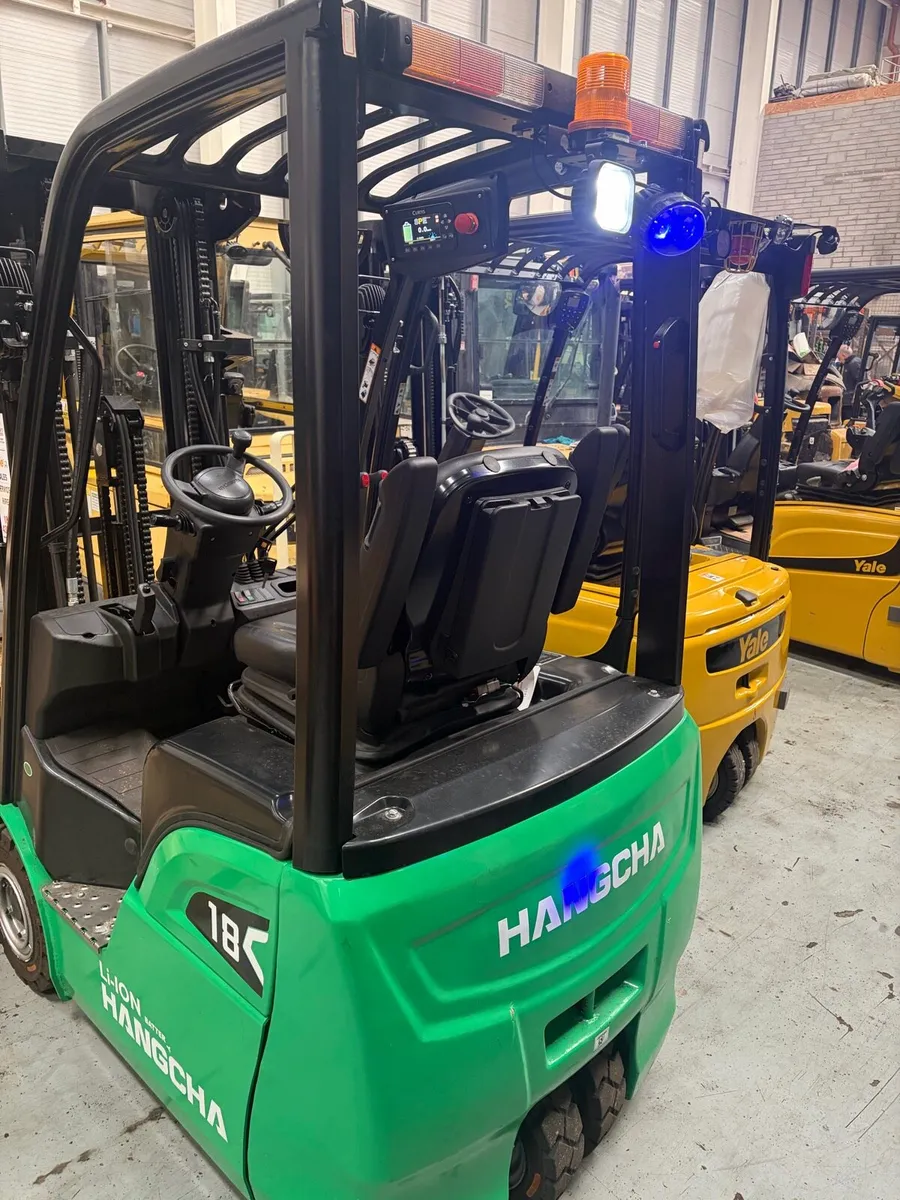 1.8 tonne lithium forklift - Image 1