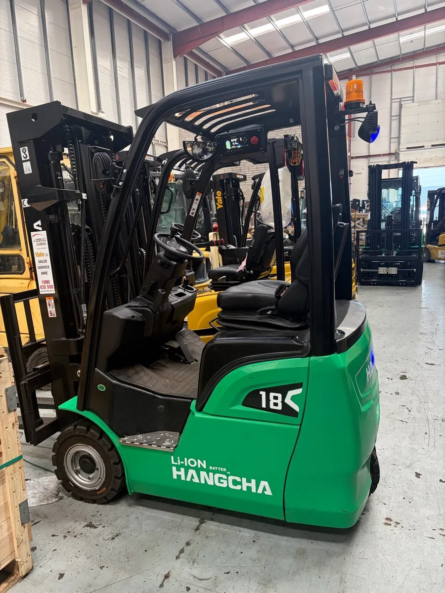1.8 tonne lithium forklift - Image 2