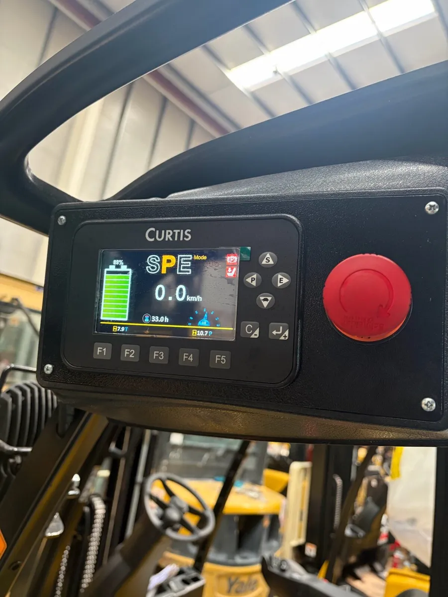 1.8 tonne lithium forklift - Image 4