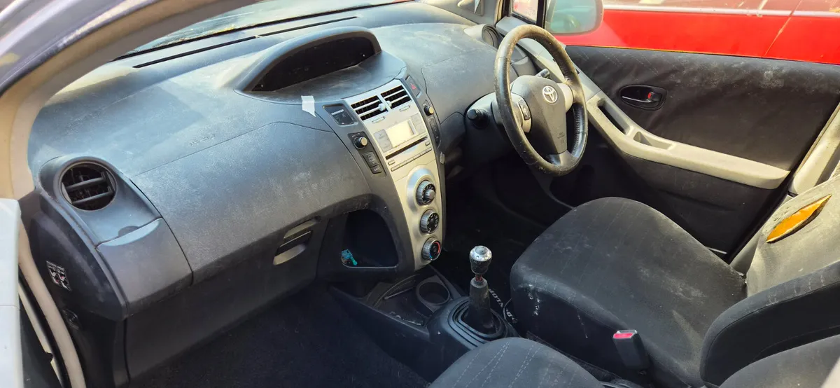 Toyota yaris - Image 3