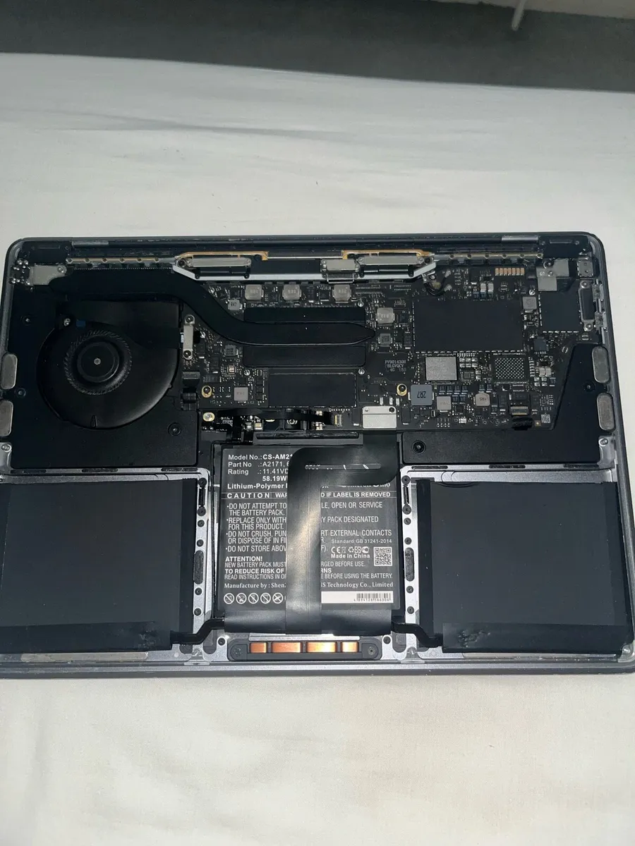MacBook Pro 2019 13” w/mother board issue - Image 1