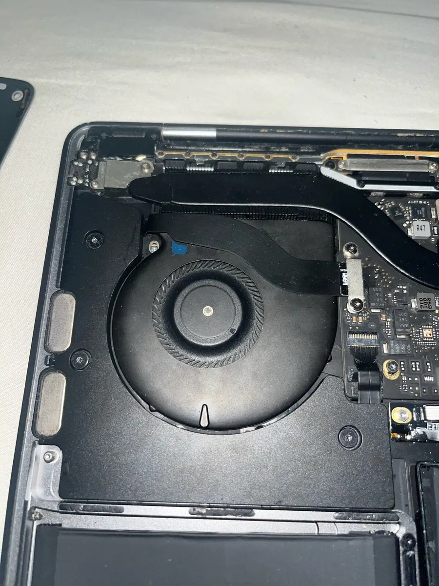 MacBook Pro 2019 13” w/mother board issue - Image 4