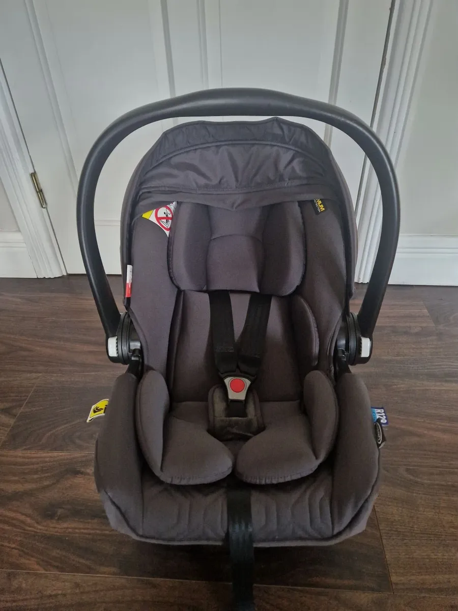 Graco car seat and ISOFIX base - Image 3