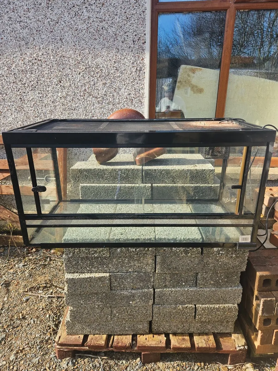 Reptile tank - Image 1