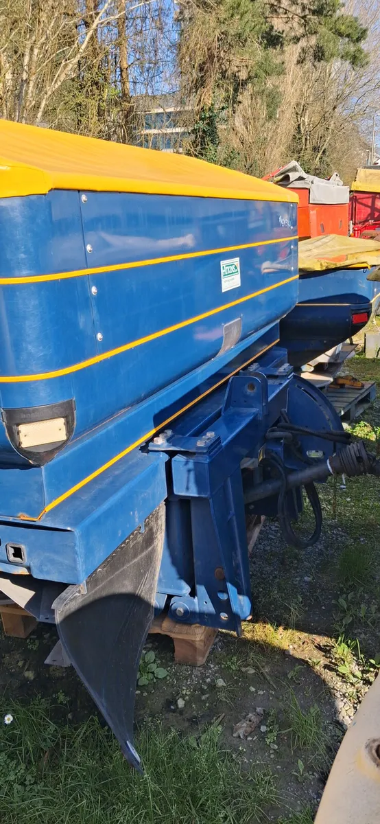 Fertiliser spreader - Image 4