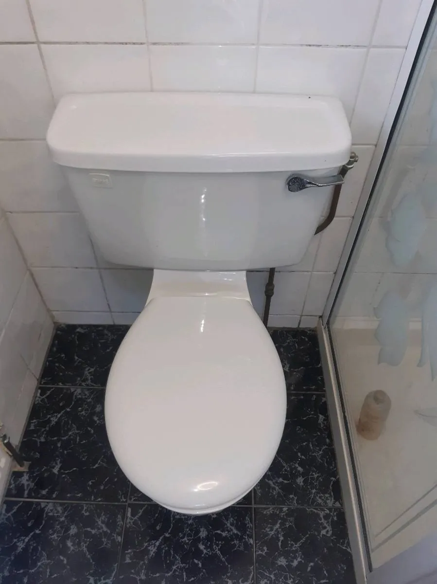 Bathroom suite - Image 2