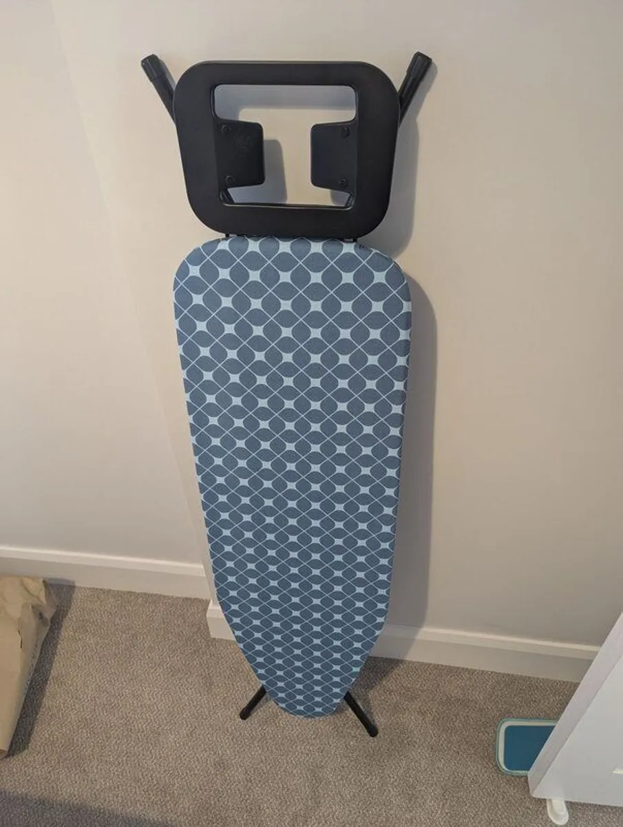 Iron and ironing board combo - Image 2
