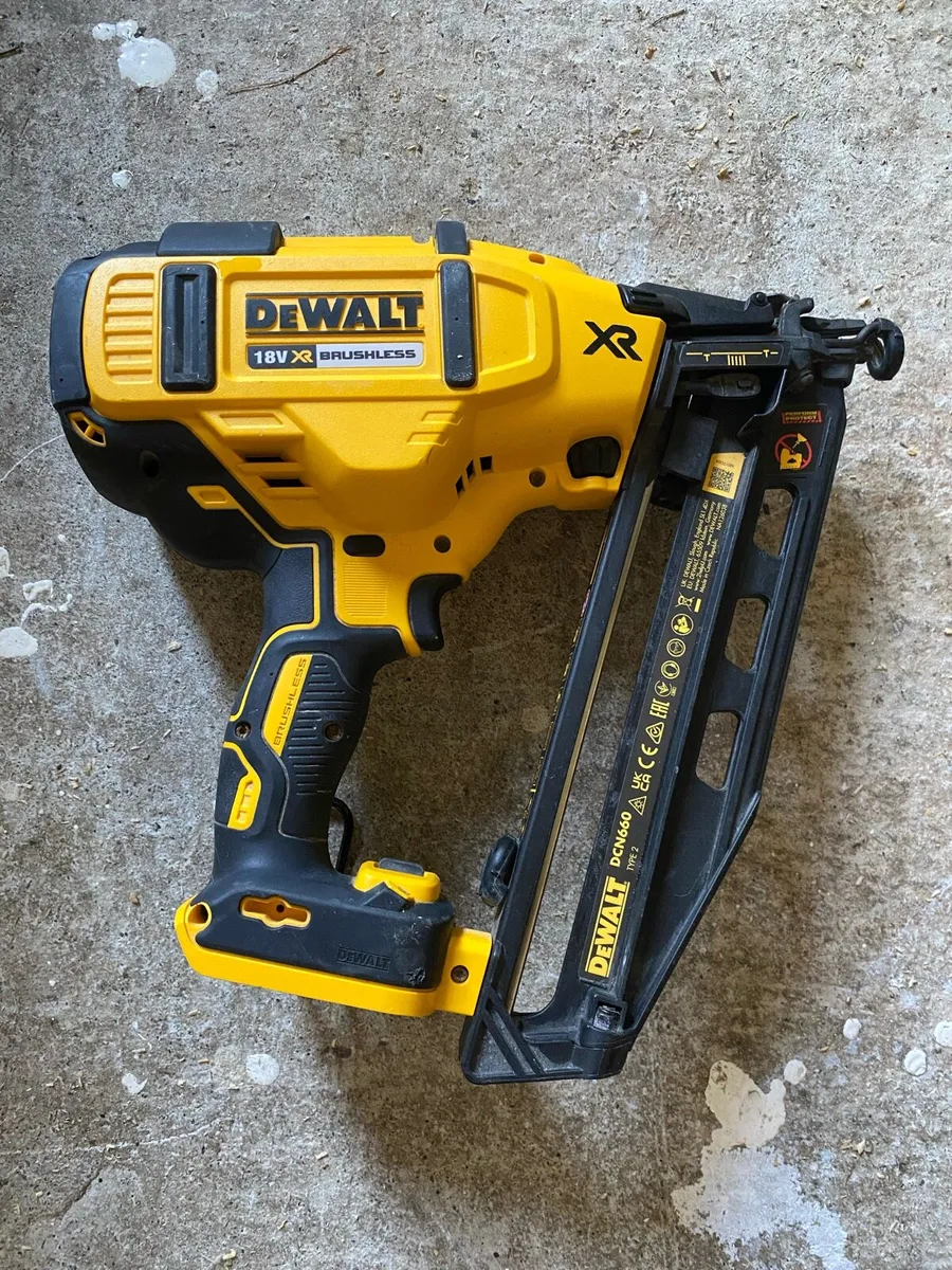 Dewalt 2nd fix gun - Image 1