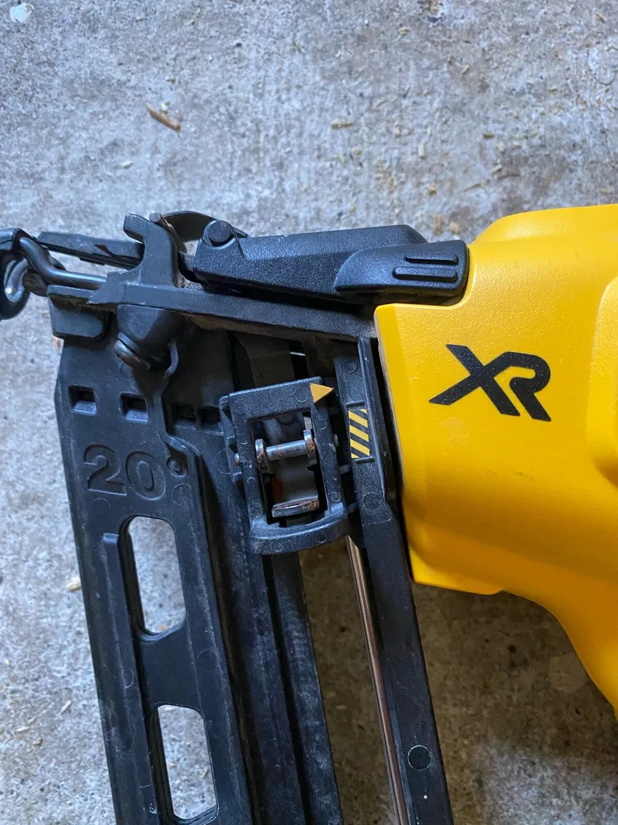 Dewalt 2nd fix gun - Image 2