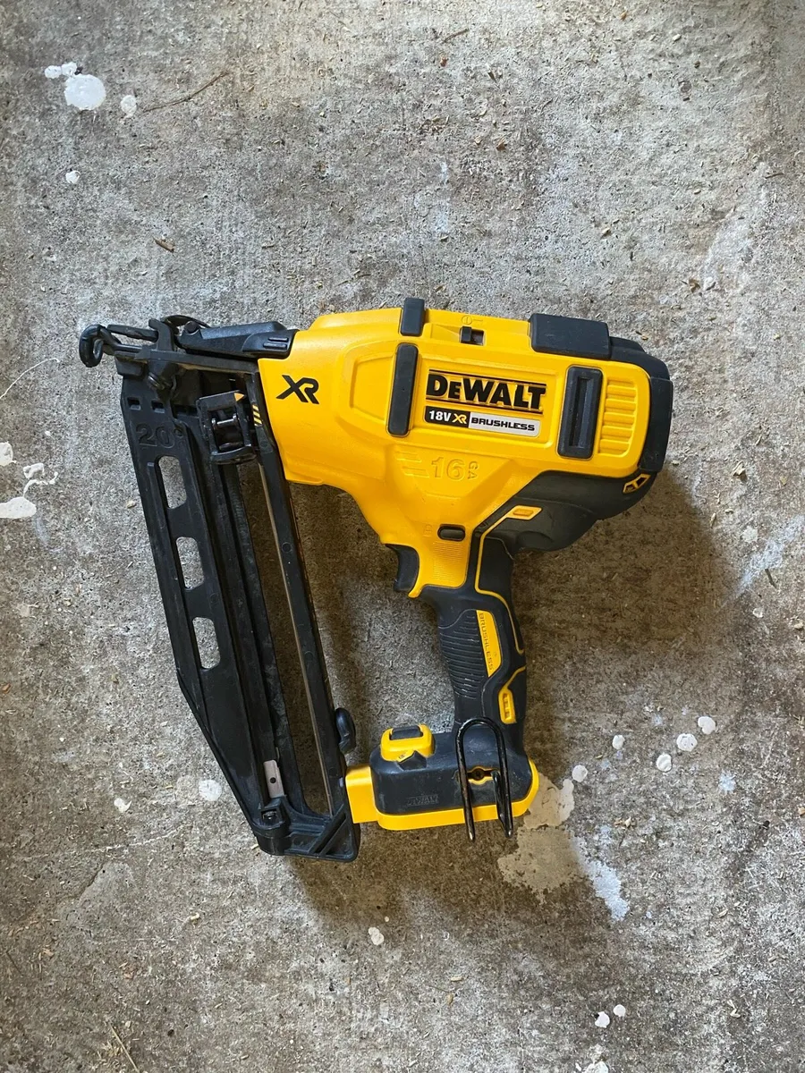 Dewalt 2nd fix gun - Image 4