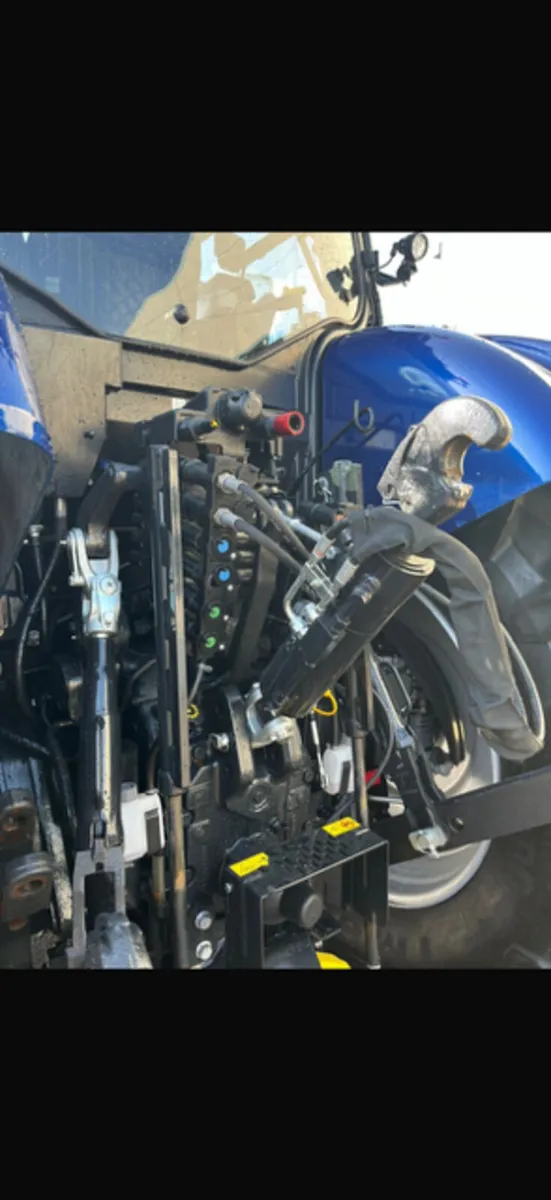 NEW HOLLAND T7.225 BLUE POWER !!!! - Image 4