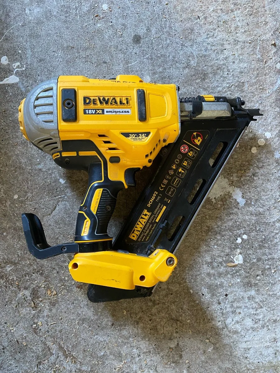 Dewalt 1st fix gun - Image 1