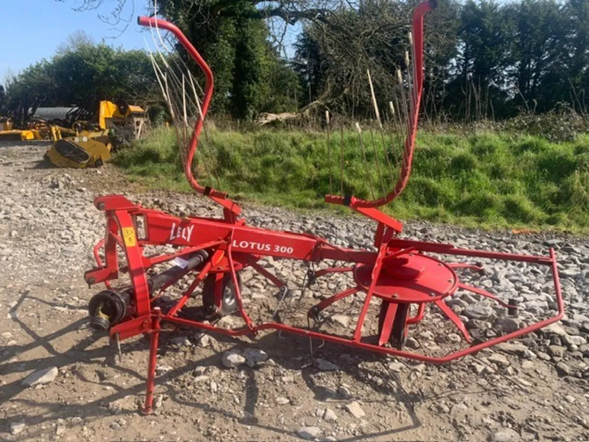 LELY LOTUS 300 COMBI, AS NEW - Image 1