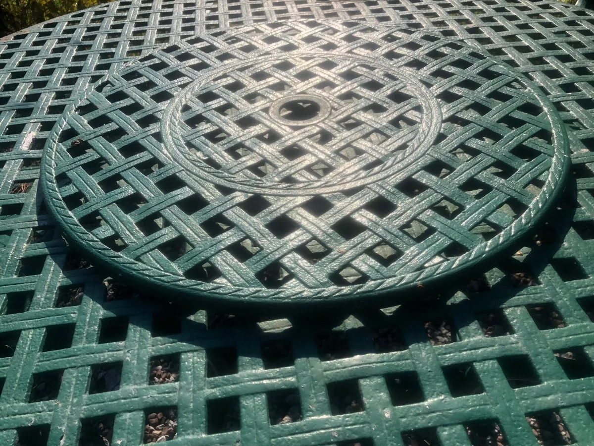 Garden table and chairs, statues,bbq, pots - Image 4