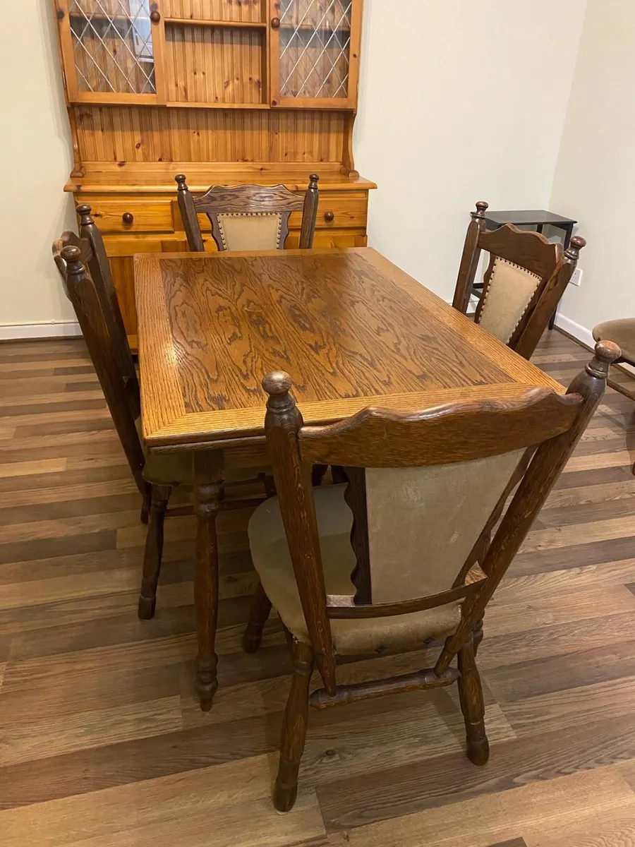 Oak Dining Room Table and Chairs (x6) - Image 1