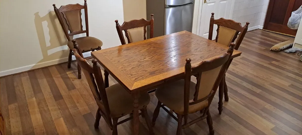Oak Dining Room Table and Chairs (x6) - Image 3