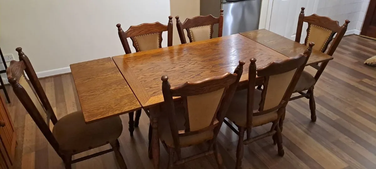 Oak Dining Room Table and Chairs (x6) - Image 4