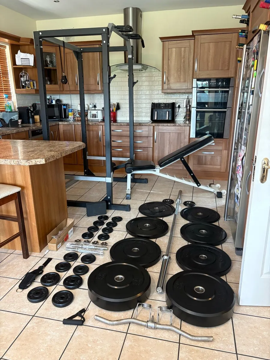 FANTASTIC GYM WEIGHTLIFTING COMPLETE SET UP!! - Image 1