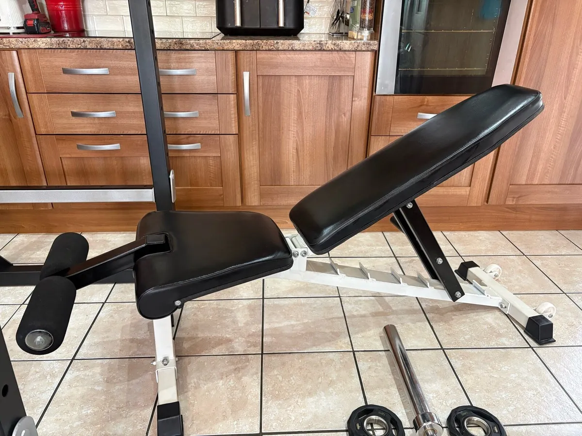 FANTASTIC GYM WEIGHTLIFTING COMPLETE SET UP!! - Image 3