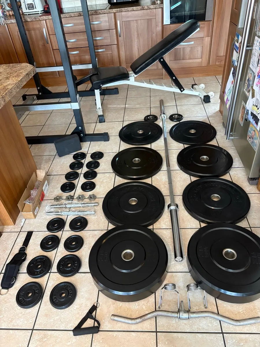 FANTASTIC GYM WEIGHTLIFTING COMPLETE SET UP!! - Image 2