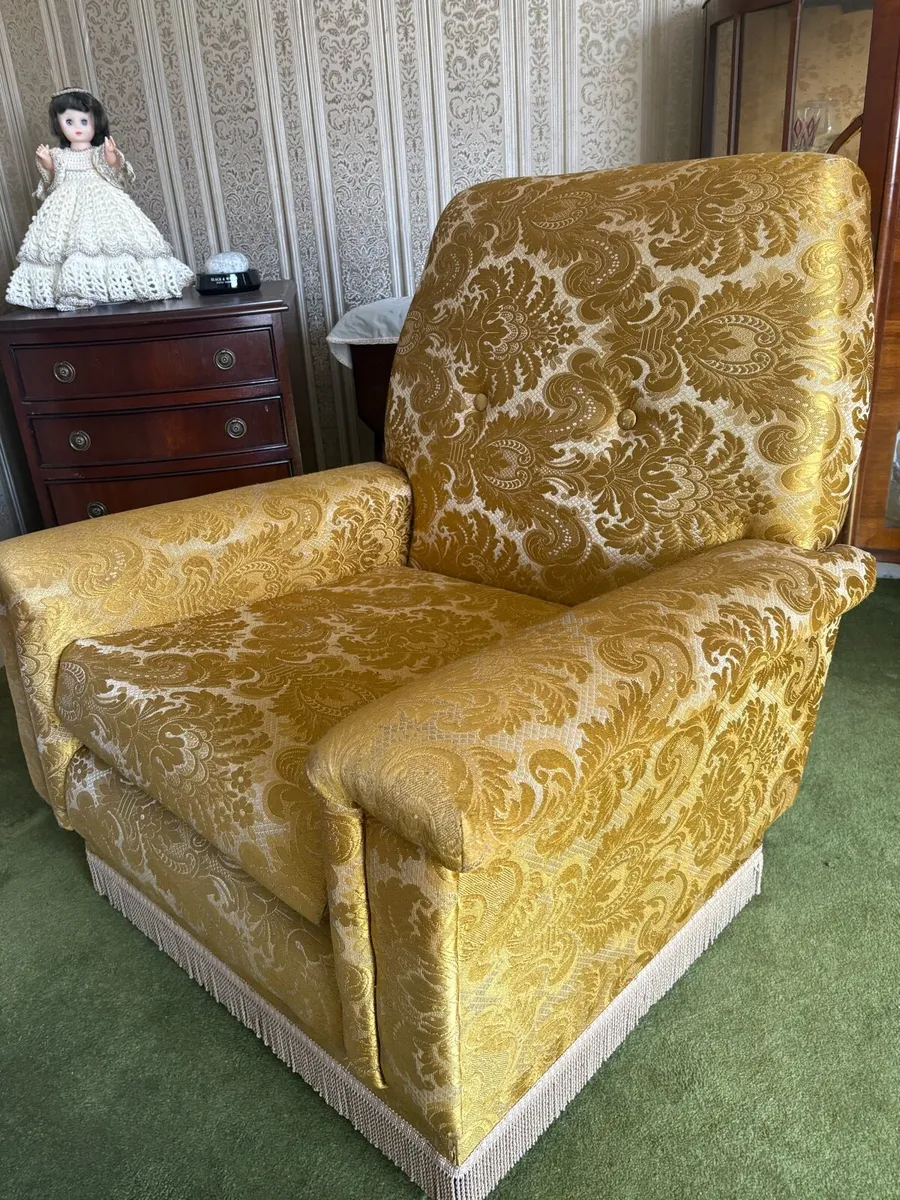 Suite of furniture FREE - Image 2