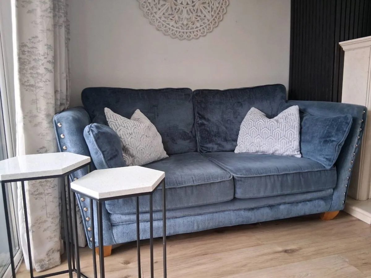 BARGAIN! Lorenzo Sofa Set & Ottoman - Image 3