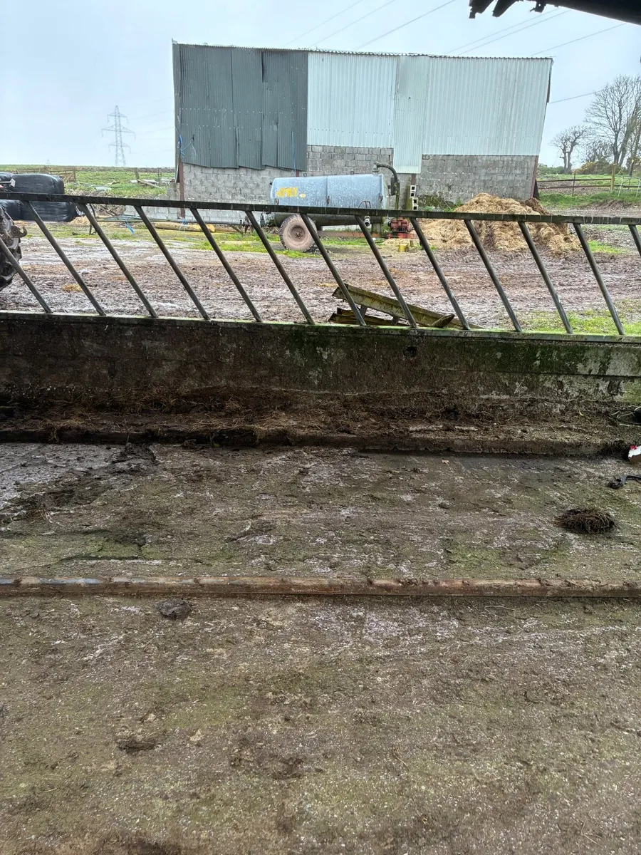 4 x cattle feed barriers - Image 2