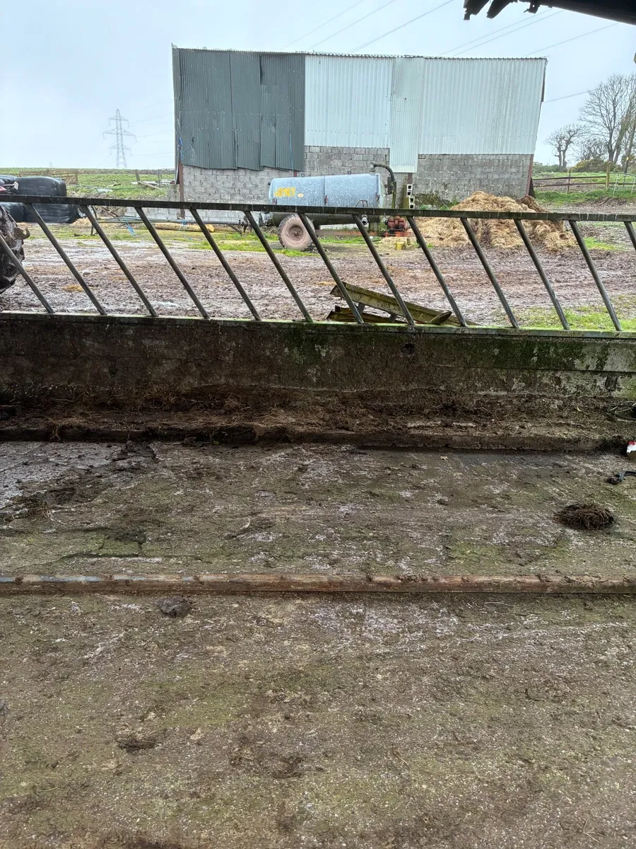 4 x cattle feed barriers - Image 3