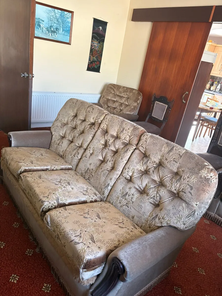 Suite of furniture FREE - Image 1