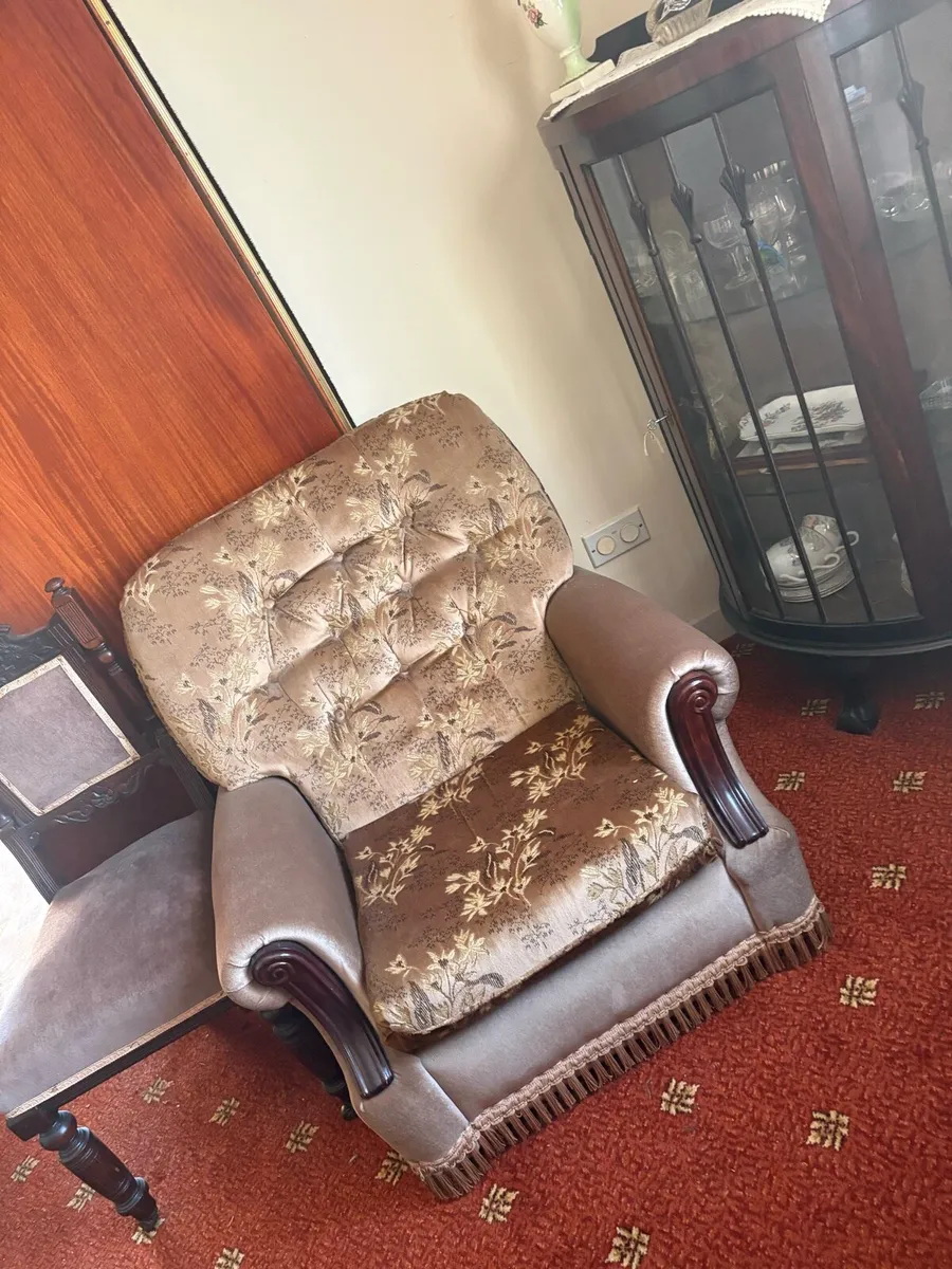 Suite of furniture FREE - Image 2