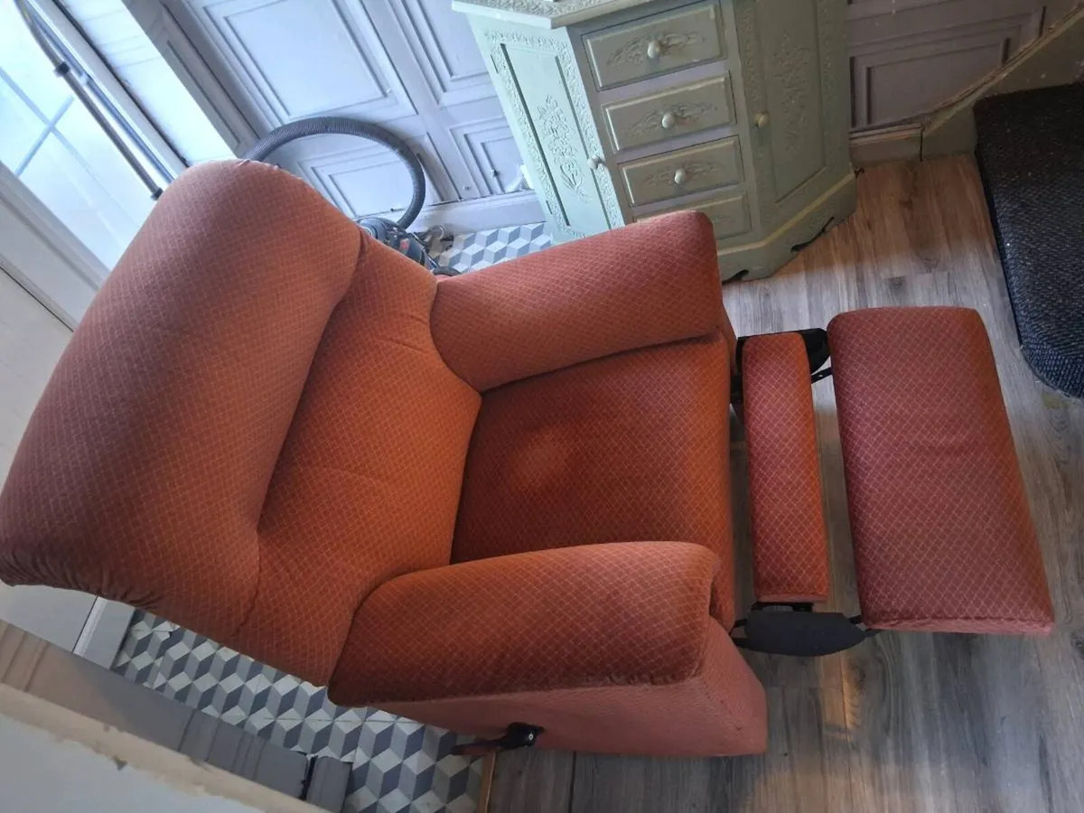 Recliner Chair - Image 1