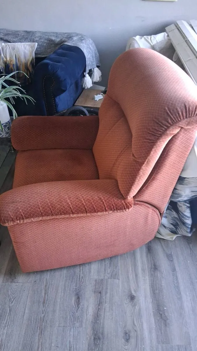 Recliner Chair - Image 3