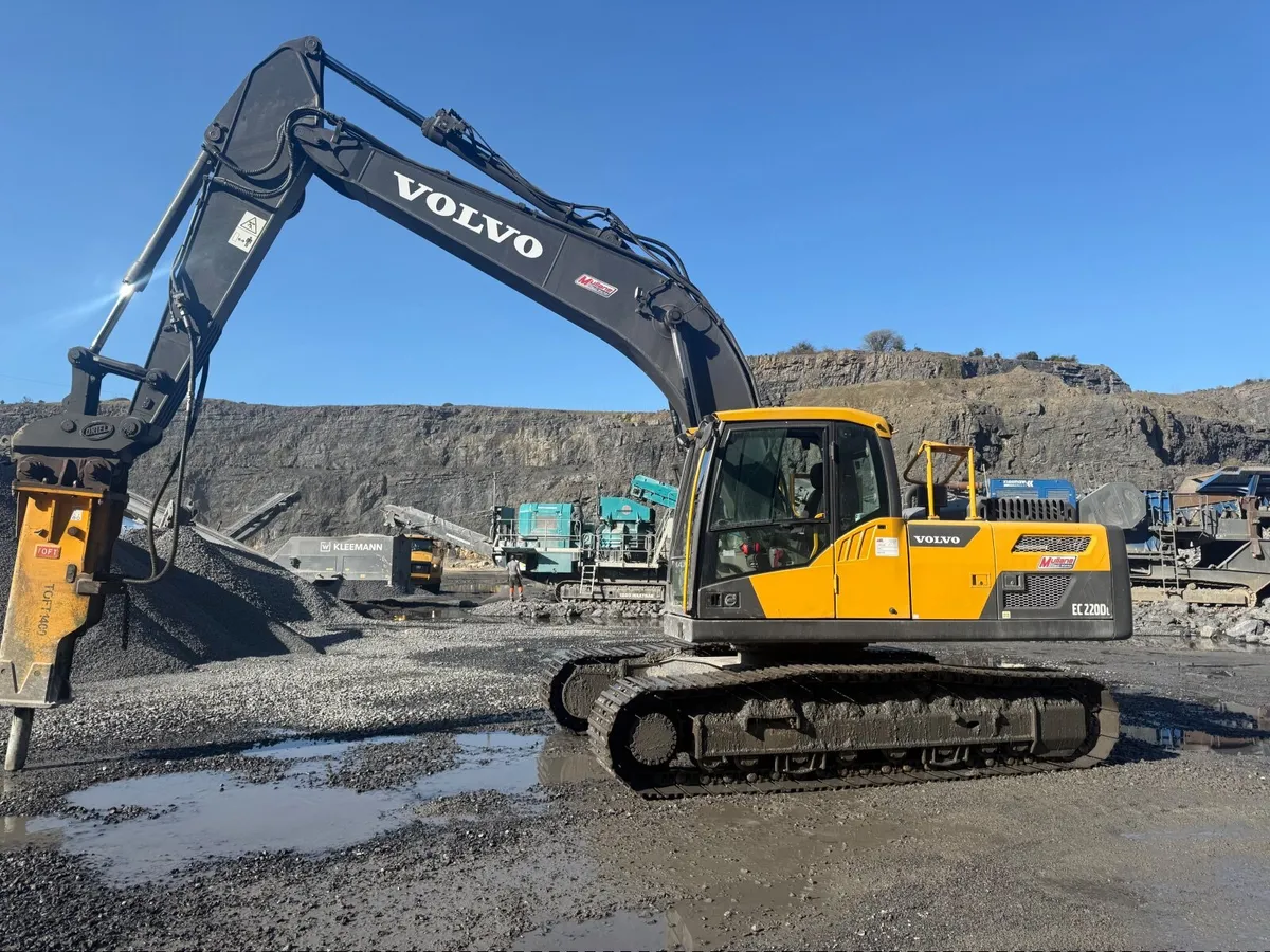 Volvo Ec 220 dl - Image 1