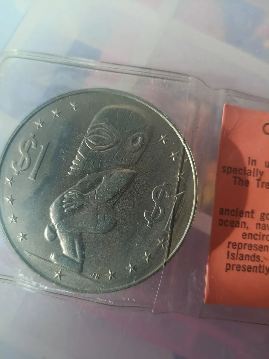 Cook Island UNC First issue $1 coin - Image 1
