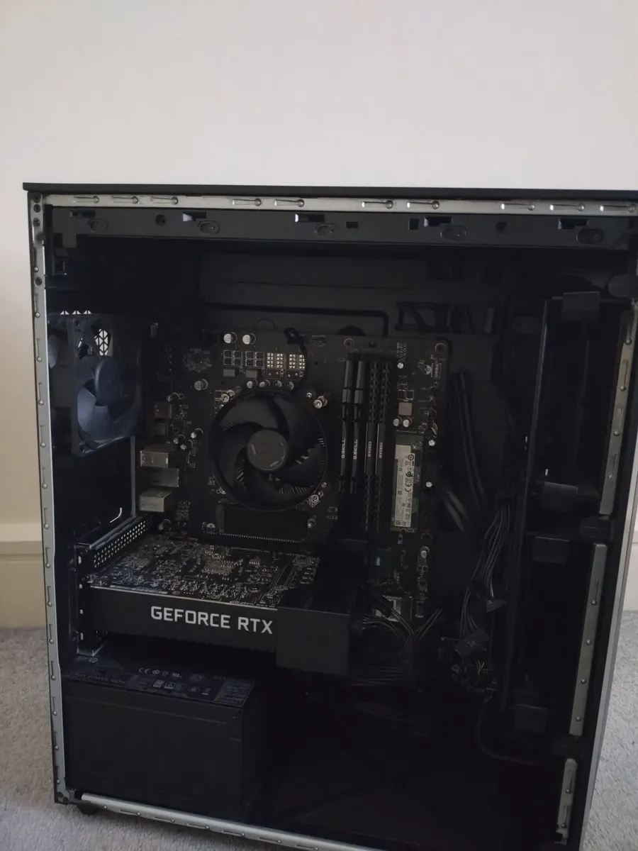 OMEN by HP Obelisk 25L -  i7 32GB ram 512GB SSD - Image 2